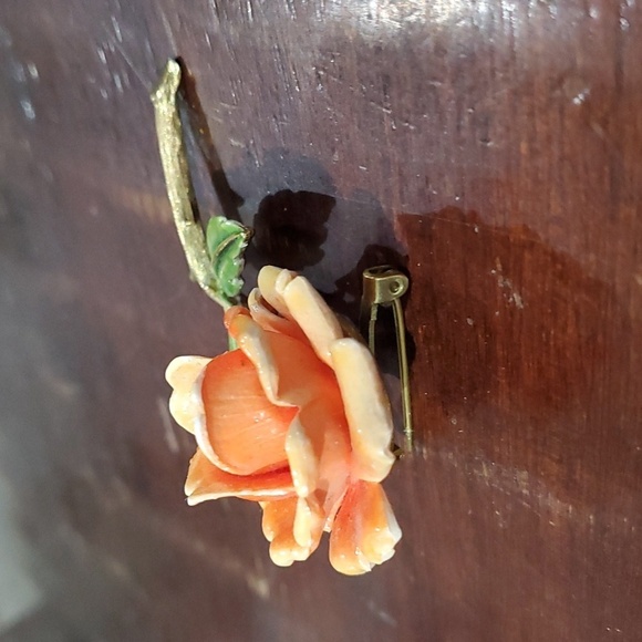 VINTAGE GES GESCH ORANGE ROSE PIN STAMPED CJJ GREENLEAVES GOLDTONE FLORAL - Picture 4 of 10